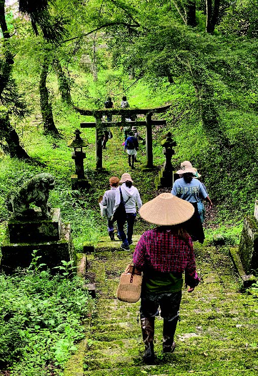 ヘチマ水の採取の前にお参り